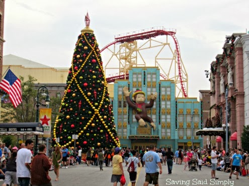Universal Orlando Resort Holiday Must Sees - Raising Whasians Universal Orlando holiday decor