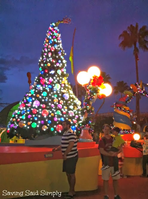 Universal Orlando Resort Holiday Must Sees - Raising Whasians Universal Orlando holiday lights