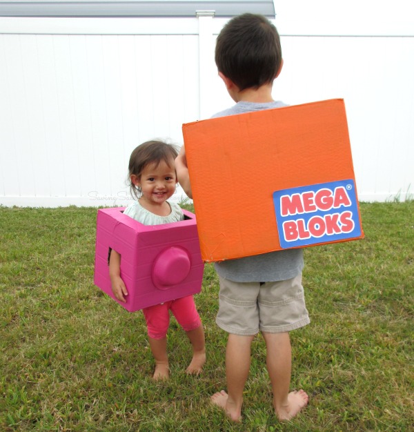 DIY mega bloks Halloween costume idea Mega bloks costume Frugal and fun costume idea for kids. This mega blok halloween costume would be perfect for kids or adults of any age. This DIY costume is simple and quick to make. #Costume #CostumeDIY #HalloweenCostume #Halloween