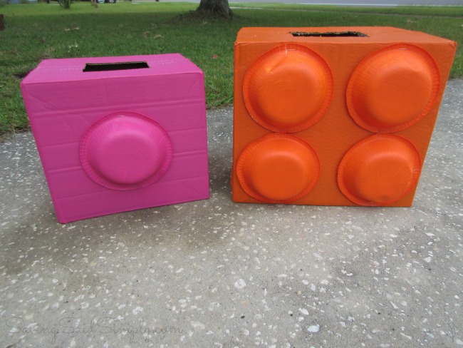 DIY mega bloks Halloween costume idea Diy lego costume Frugal and fun costume idea for kids. This mega blok halloween costume would be perfect for kids or adults of any age. This DIY costume is simple and quick to make. #Costume #CostumeDIY #HalloweenCostume #Halloween