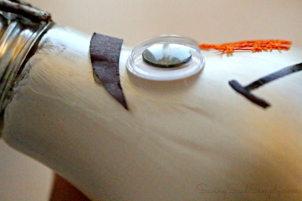 DIY Olaf ornament kids craft Olaf kids craft This DIY Olaf Christmas craft is the perfect diy Christmas ornament craft for Disney fans. Do you have a Frozen fan in the house? Create this ornament for them and make them smile. #Craft #DIY #ChristmasCraft #DIYOrnament
