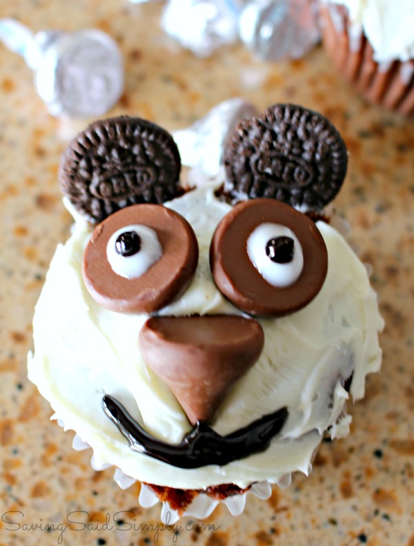Easy panda cupcakes