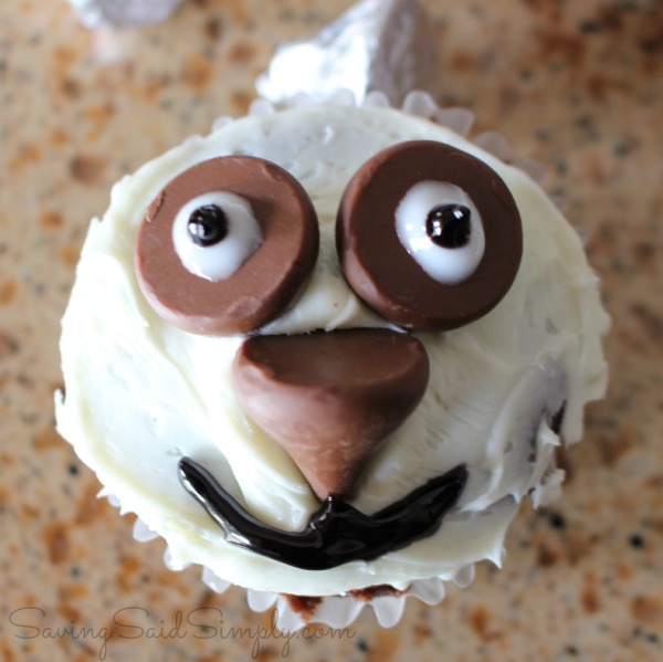 DIY panda cupcakes Disneyside Panda cupcake how to