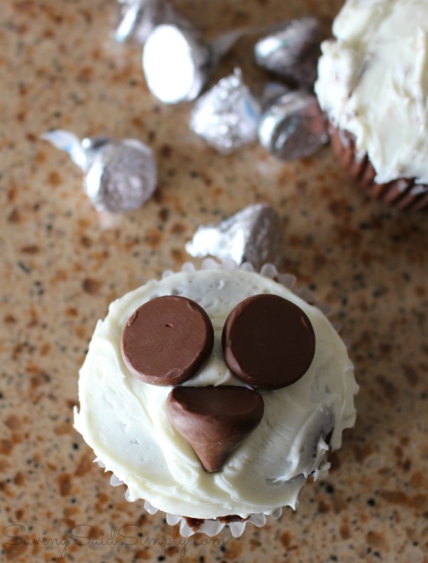 DIY panda cupcakes Disneyside Panda cupcakes