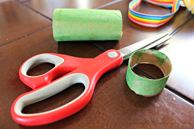 Easy St. Patrick's day kids craft shamrock garland Toilet paper roll st patricks day craft