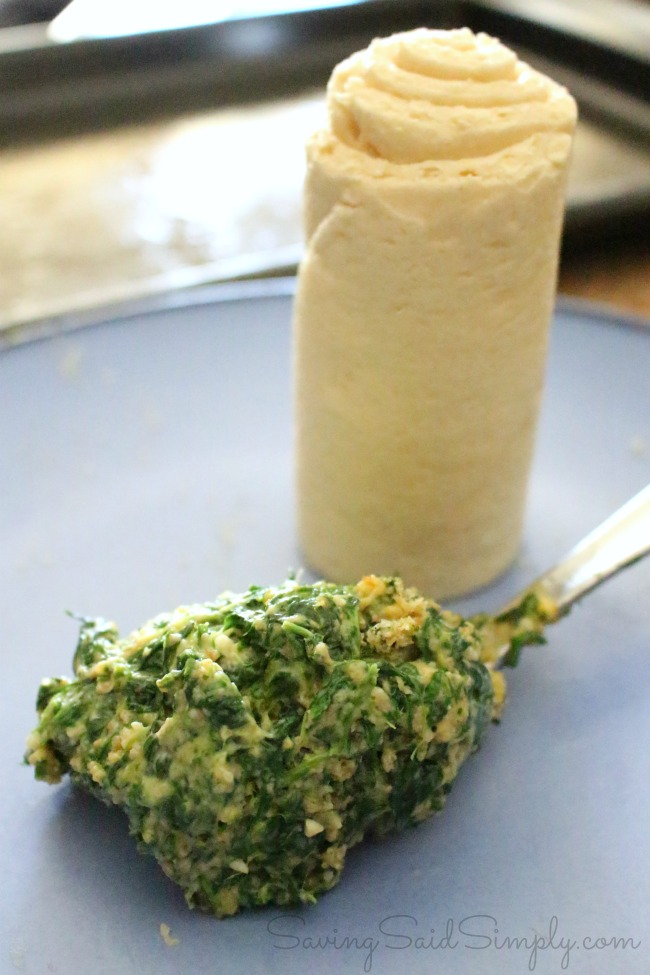 Best Spinach Appetizer Recipe | Mom's Spinach Crescents - A family recipe, taste tested, adult & kid approved. Delicious spinach bites for entertaining - Easy recipe for entertaining - #Recipe #Appetizer 