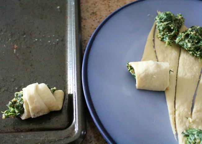 Best Spinach Appetizer Recipe | Mom's Spinach Crescents - A family recipe, taste tested, adult & kid approved. Delicious spinach bites for entertaining - Easy recipe for entertaining - #Recipe #Appetizer 