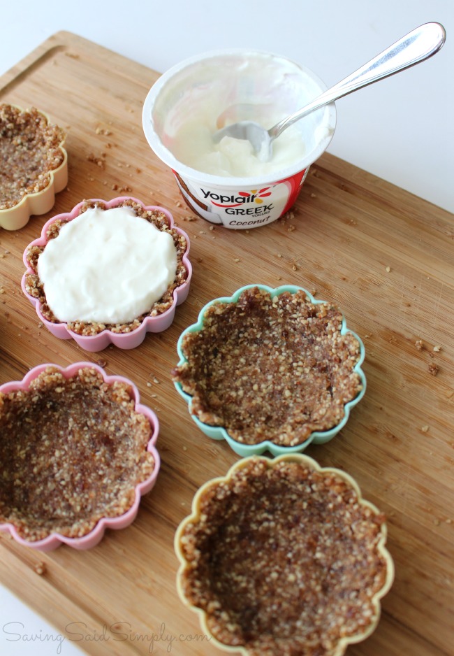 Gluten free no bake fruit tart recipe Gluten Free No Bake Fruit Tart Recipe | Make a delicious healthier twist on this sweet dessert! No bake, easy and gluten free, perfect for parties #GlutenFree #Recipe #Appetizer #Snack #HealthySnack