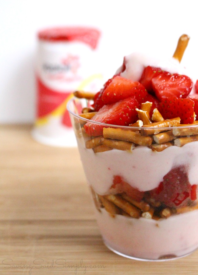 Strawberry pretzel parfait recipe perfect afternoon snack Strawberry Pretzel Parfait Recipe | Perfect Afternoon Snack - This Sweet & Salty Parfait is perfect for an afternoon snack. Kid approved #SnackRecipe #Recipe #HealthyRecipe