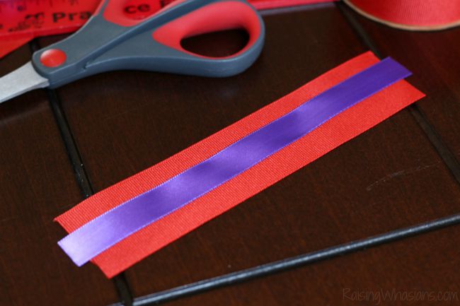 Easy Disney hair bow diy No Sew Baymax Hair Bow for Girls DIY - Create an adorable Disney inspired hair bow for your little girl! This Big Hero 6 inspired accessory is easy to make, no sewing required! Perfect Disneybounding, style piece to make at home #Disney #DisneyBounding #Craft