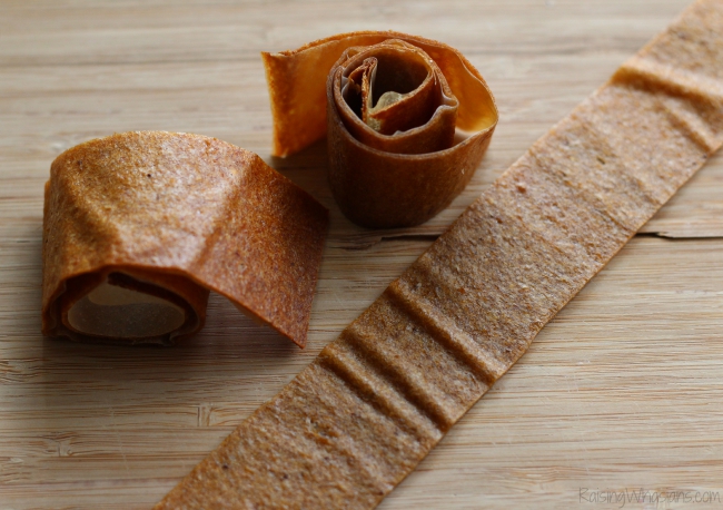Easy fruit leather recipe banana nectarine roll ups Easy homemade fruit leather Easy Fruit Leather Recipe | Banana Nectarine Roll Ups are the perfect snack for back to school! Easy DIY fruit leather recipe snack idea #Recipe #HealthyRecipe #Snack