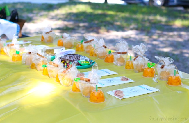 Fall play date toddlers Edible Pumpkin Play Dough DIY for the Perfect Fall Play Date | Make this allergy friendly DIY pumpkin play dough + fall play date ideas and inspiration #PartyPlanning #Recipe #KidsActivities #Fall #Autumn