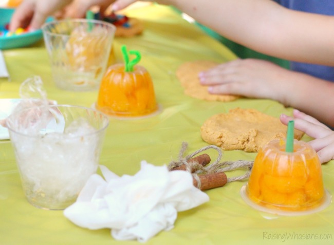 Play date ideas fall Edible Pumpkin Play Dough DIY for the Perfect Fall Play Date | Make this allergy friendly DIY pumpkin play dough + fall play date ideas and inspiration #PartyPlanning #Recipe #KidsActivities #Fall #Autumn