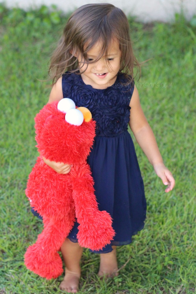 Play all day Elmo best features