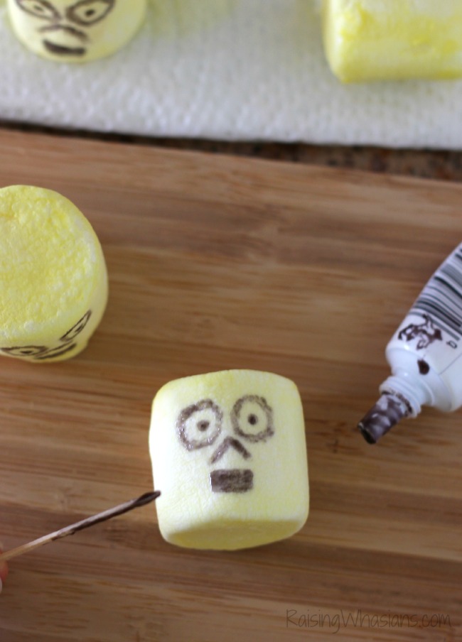 DIY C-3PO marshmallows