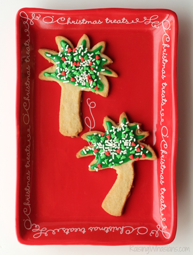 Spread Cheer with Palm Tree Christmas Cookies | make these unique Florida-inspired sugar cookies for your next holiday cookie exchange party! #CookieParty #Christmas