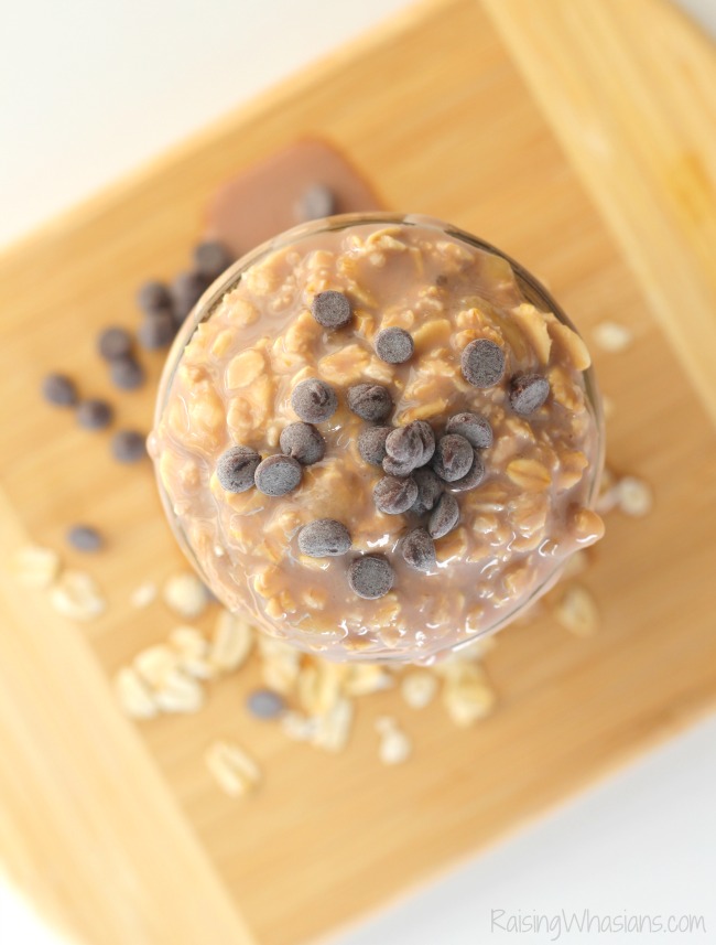 Banana Chocolate Overnight Oats for busy school mornings | Make this delicious and easy Banana Chocolate Overnight Oats recipe to fuel your child #Recipe #BreakfastRecipe 
