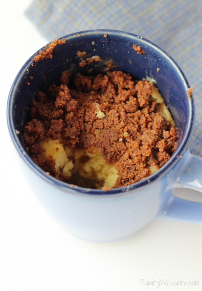 Easy coffee cake in a mug recipe Easy Coffee Cake in a Mug Recipe - extra crumble! Made in minutes with NO sour cream, perfect dessert for one to pair with your coffee #CoffeCakeRecipe #Recipe #Dessert #EasyRecipe #Breakfast