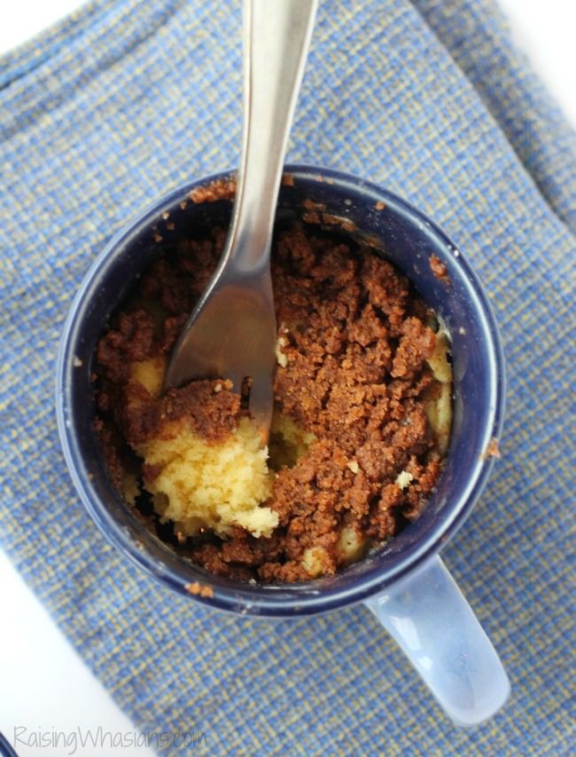 Easy coffee cake in a mug recipe Easy Coffee Cake in a Mug Recipe - extra crumble! Made in minutes with NO sour cream, perfect dessert for one to pair with your coffee #CoffeCakeRecipe #Recipe #Dessert #EasyRecipe #Breakfast