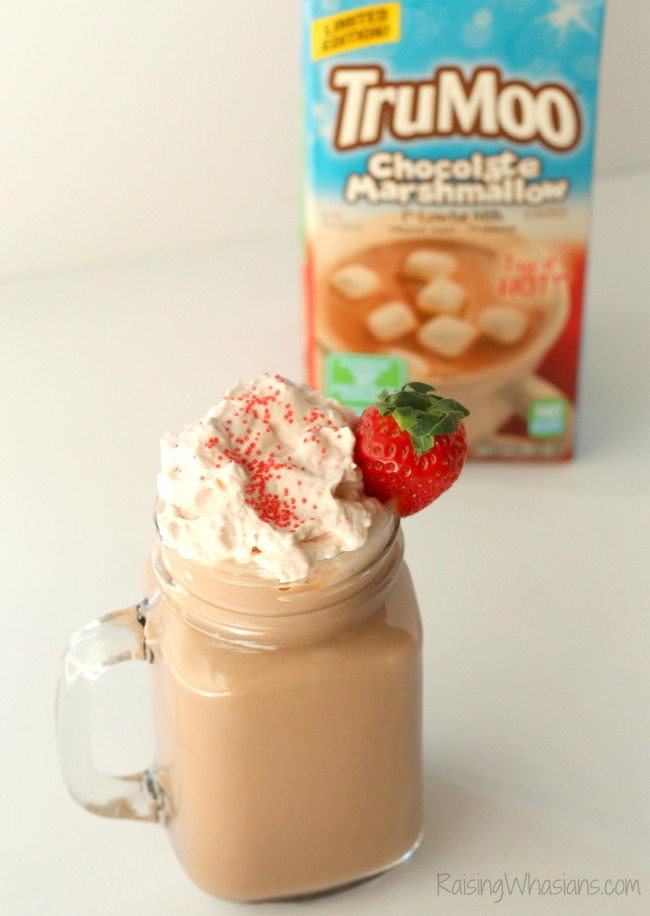 TruMoo chocolate marshmallow recipe Enjoy a perfect date night in with this Easy Strawberry Whipped Cream + Valentine's Day Hot Cocoa Recipe. Easy hot chocolate recipe! #DrinkRecipe #Recipe 