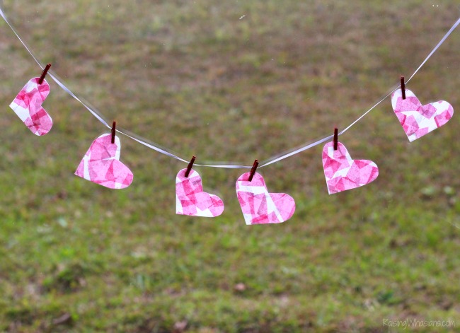 Mosaic heart Valentine's day banner kids craft Valentines day banner easy Mosaic Heart Valentine's Day Banner Kids Craft | make this adorable and easy Valentine's day craft for kids. Perfect heart banner to hang in the window. #kidscraft #valentines #DIY #Crafts