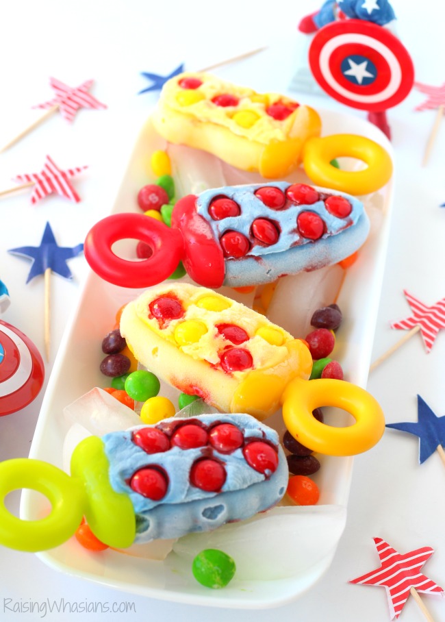 Captain America Civil War Popsicles - Sweet vs Sour | Make these easy Captain America and Iron Man popsicles for your next movie! Perfect for parties #Recipe #Dessert #KidsRecipe