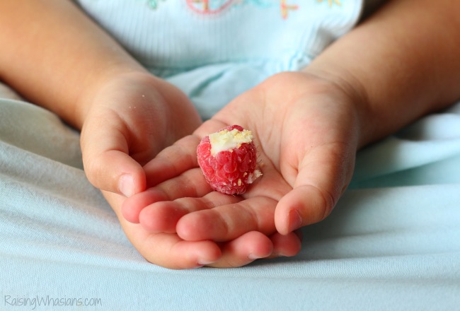 Easy toddler snack raspberry Easy toddler snack raspberry