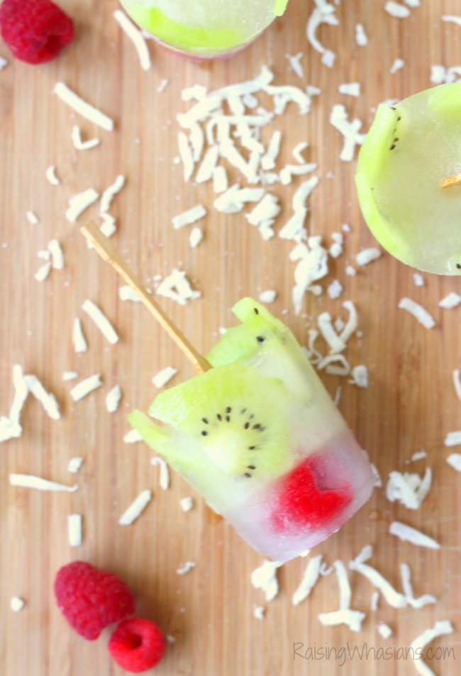 No Sugar Added Raspberry Kiwi Popsicles |Easy, Paleo, Gluten Free, Naturally Sweetened Popsicles, perfect for kids summer treats! Raspberry & Kiwi #Recipe #SugarFreeRecipe