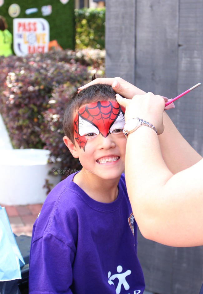 Orlando pass the love face painting