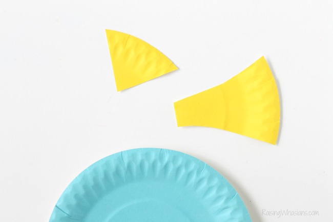 Paper plate finding dory craft Finding Dory Craft Paper Plate Puppets #FindingDoryEvent | Easy DIY Finding Dory Craft Idea with paper plates & Disney inspiration. Make Nemo & Dory #FindingNemo #FindingDory #Disney #Craft #PartyPlanning #DIY #DisneyParty #DisneyDIY