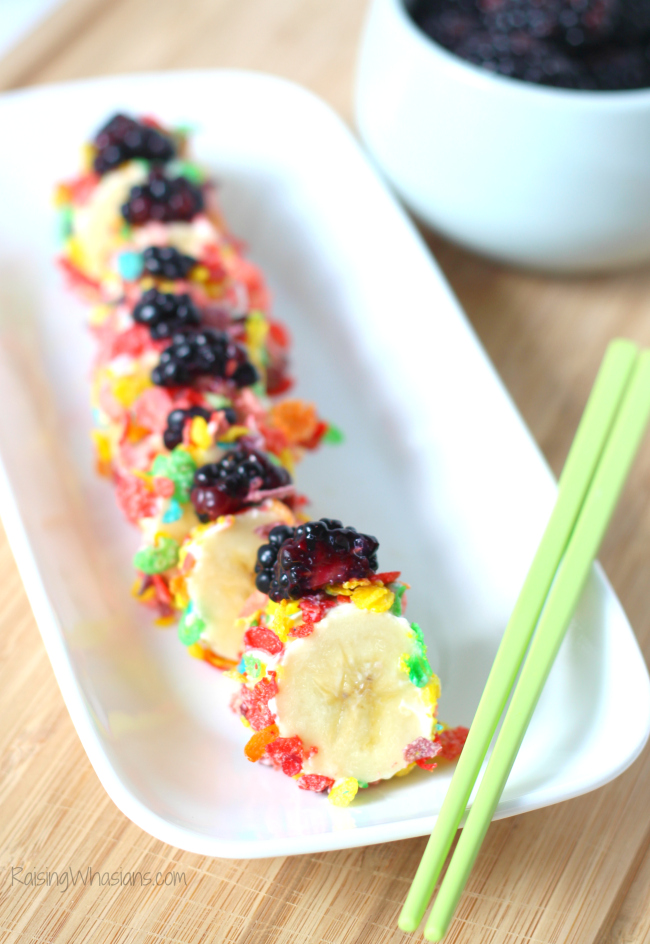 Kid Friendly Breakfast Sushi Recipe | Quick and FUN kids breakfast idea - perfect for back-to-school! Yummy Breakfast Sushi for kids with Fruity Pebbles - Perfect for your back to school meal plan or as part of a kids brunch party. Would also make a great after school snack. #Breakfast #BreakfastRecipe #Recipe #Snack