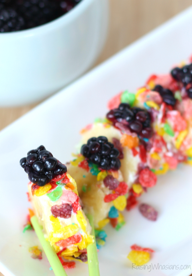 Kid Friendly Breakfast Sushi Recipe | Quick and FUN kids breakfast idea - perfect for back-to-school! Yummy Breakfast Sushi for kids with Fruity Pebbles - Perfect for your back to school meal plan or as part of a kids brunch party. Would also make a great after school snack.