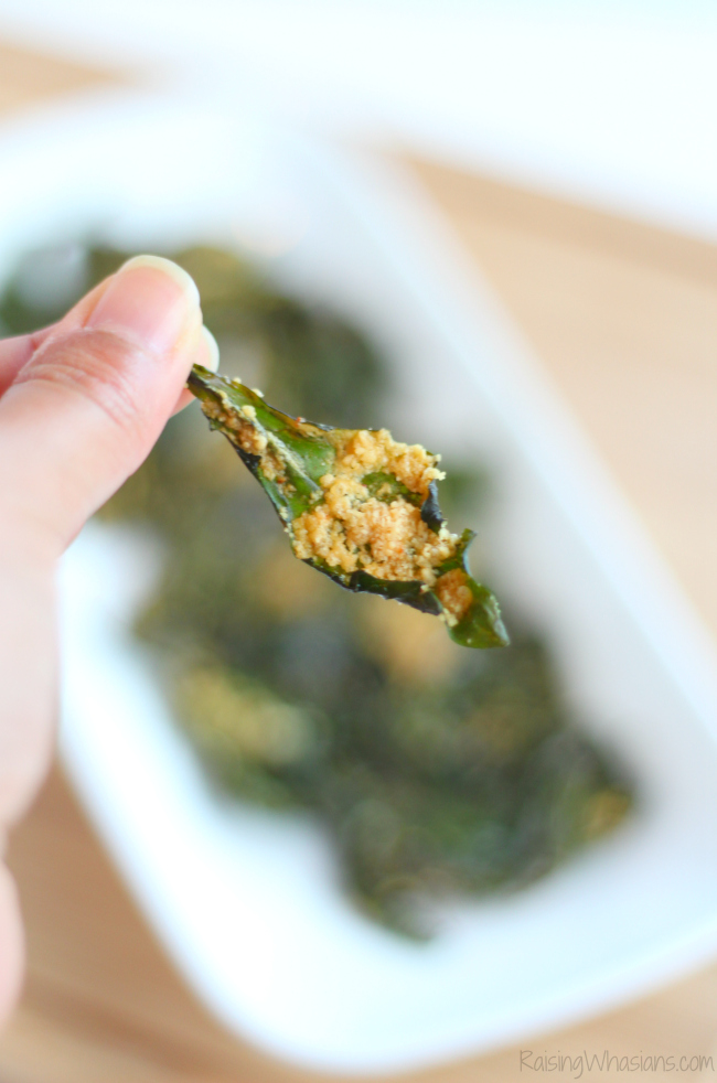 Crispy Kale Chips with Garlic & Parmesan | Tips on making the crunchiest kale chips + recipe for Easy Kale Chips with garlic & Parmesan cheese #Recipe #Appetizer