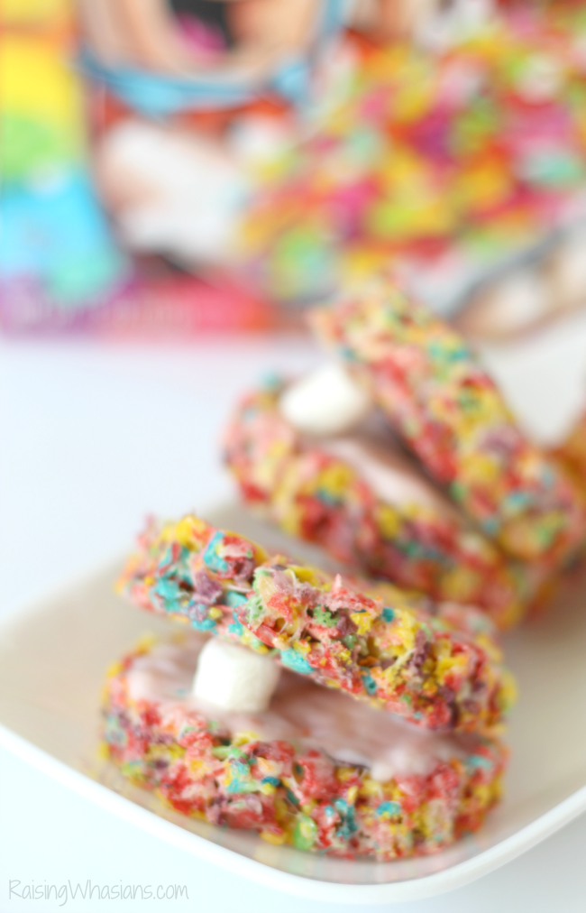 Fruity pebbles cereal ideas Ocean Bento Lunch Ideas + Pearl Oyster Cereal Treats | head back-to-school with this list of easy bento lunchbox ideas + pearl oyster cereal treats #Recipe #Dessert #Snack