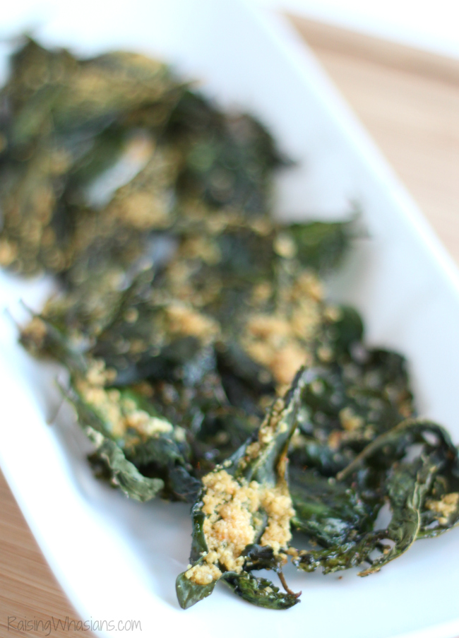 Crispy Kale Chips with Garlic & Parmesan | Tips on making the crunchiest kale chips + recipe for Easy Kale Chips with garlic & Parmesan cheese #Recipe #Appetizer