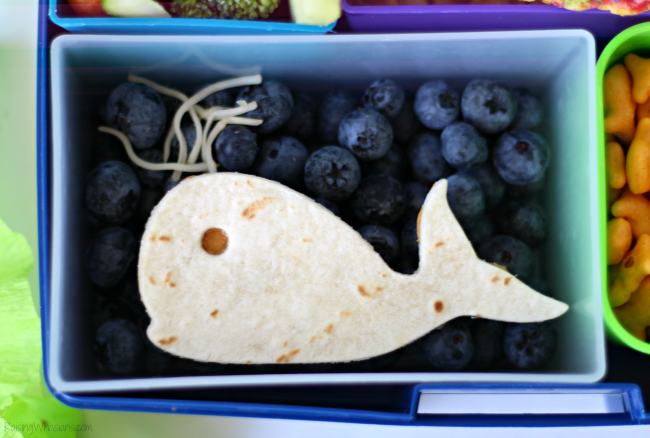 Ocean lunch box ideas Ocean Bento Lunch Ideas + Pearl Oyster Cereal Treats | head back-to-school with this list of easy bento lunchbox ideas + pearl oyster cereal treats #Recipe #Dessert #Snack