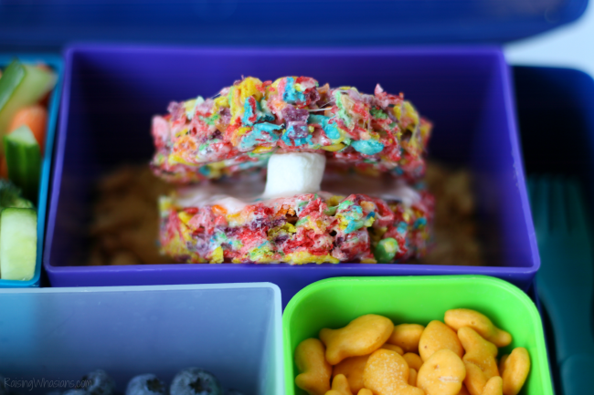 Pearl oyster dessert Ocean Bento Lunch Ideas + Pearl Oyster Cereal Treats | head back-to-school with this list of easy bento lunchbox ideas + pearl oyster cereal treats #Recipe #Dessert #Snack