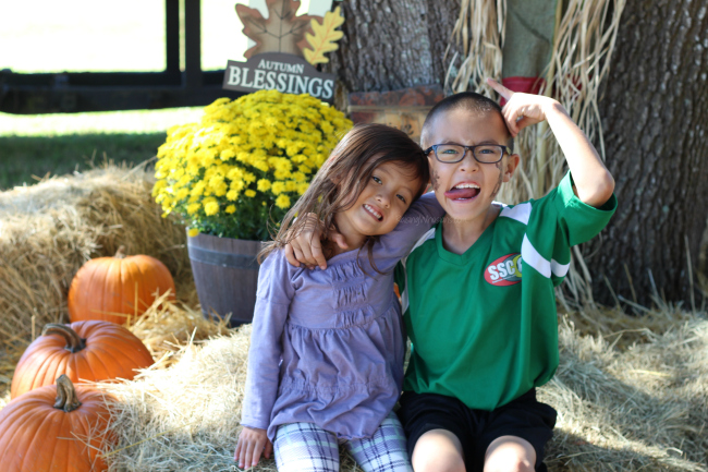 Outtake Pumpkin Patch Photos for the Win - Raising Whasians