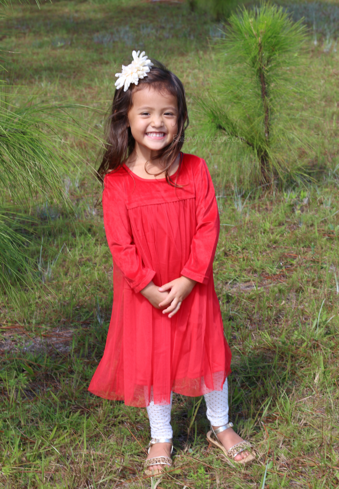 5 Tips for the Best Toddler Holiday Photos + Best Deals on Kids Clothes - Raising Whasians Toddler holiday photo ideas
