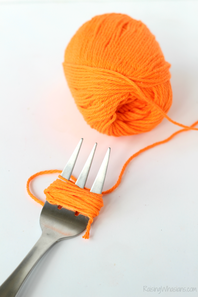 Yarn pumpkin diy