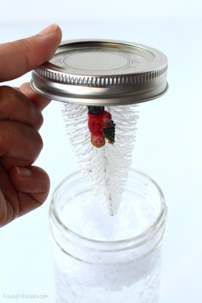 Easy DIY Christmas snow globe