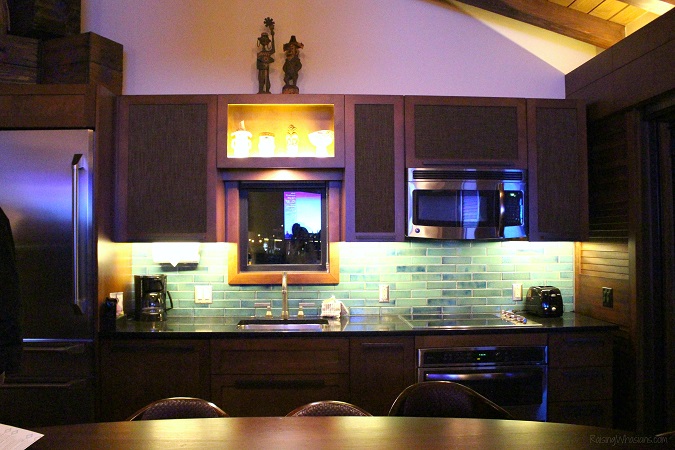 Polynesian bungalow kitchen details