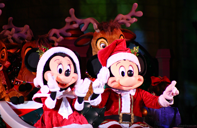 Family Guide to Mickey's Very Merry Christmas Party #VeryMerry - Raising Whasians Mickey's most merriest celebration show