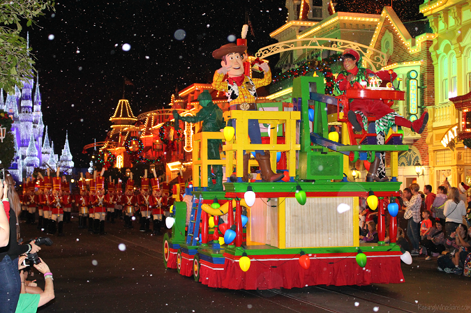 Family Guide to Mickey's Very Merry Christmas Party #VeryMerry - Raising Whasians Mickey's very merry Christmas party family tips