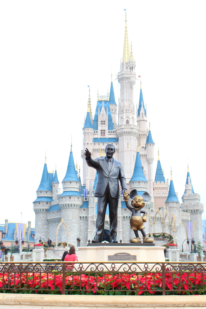 Family Guide to Mickey's Very Merry Christmas Party #VeryMerry - Raising Whasians Mickey's very merry Christmas party tips