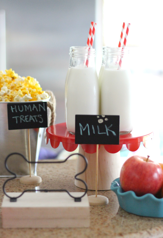 Pets movie party The Secret Life of Pets Puppy Chow & Family Movie Night Ideas | Make an easy The Secret Life of Pets inspired snack + ideas for a pet inspired movie party #PartyPlanning #Recipe 