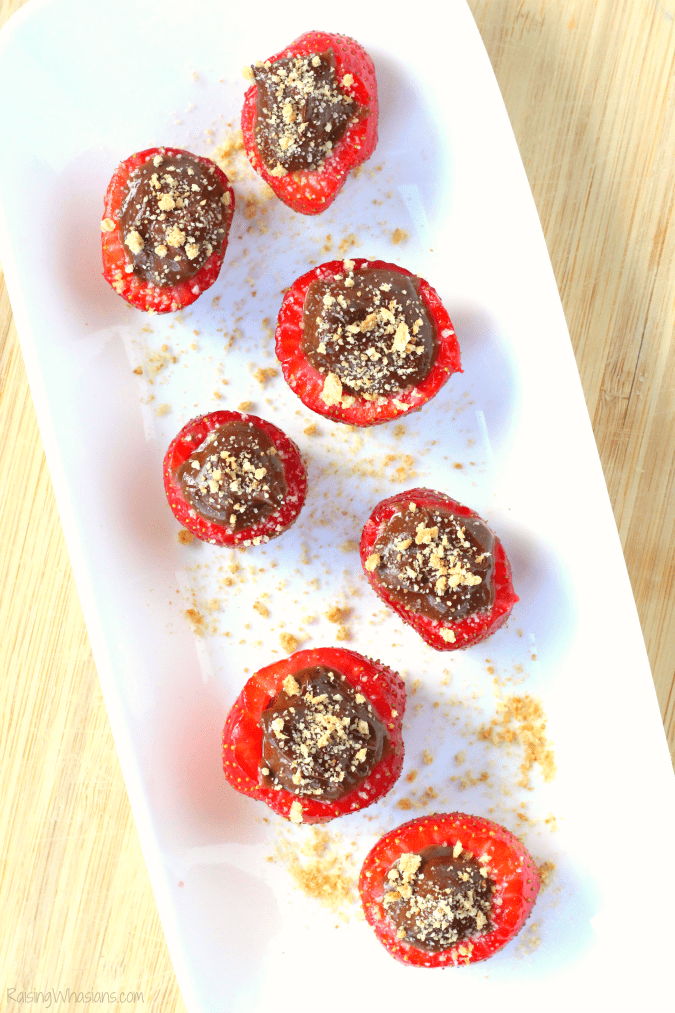 Skinny chocolate stuffed strawberries recipe Kid approved strawberry snack idea Skinny Chocolate Stuffed Strawberries | An easy & healthy dessert that's kid-approved! Lower sugar and lower calories + a "Secret" avocado ingredient for a no-guilt treat! #HealthySnack #Recipe #HealthyRecipes #kidsSnacks