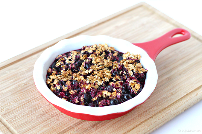 Easy Grilled Blueberry Crisp Recipe - Raising Whasians Easy blueberry crisp recipe grill Fire up the grill for this Easy Grilled Blueberry Crisp Recipe - a perfect dessert idea that's gluten-free, allergy friendly and Fresh from Florida! #Recipe #AllergyFriendlyRecipe #Recipe #FreshFromFlorida #Dessert #GlutenFree
