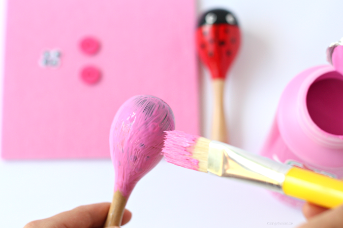 Pig maracas kids craft