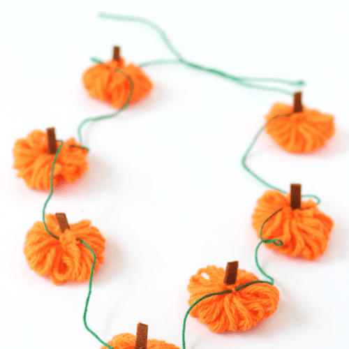 Easy yarn pumpkin necklace craft